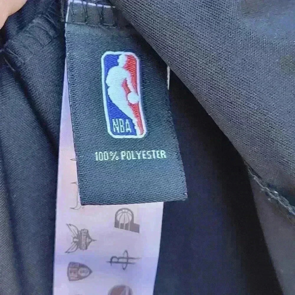 NBA Men’s Medium Dri Fit Chicago Bulls Logo Long Sleeve Black red T Shirt - Picture 4 of 7